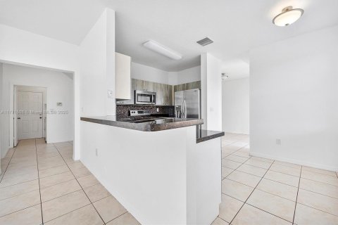 Снять в аренду виллу или дом в Майами, Флорида 5 спален, 220.92м2, № 1957547 - фото 7