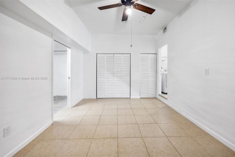 Снять в аренду виллу или дом в Майами, Флорида 5 спален, 220.92м2, № 1957547 - фото 19