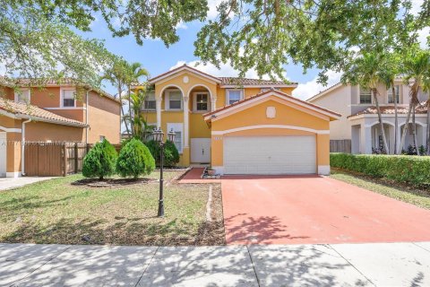 Снять в аренду виллу или дом в Майами, Флорида 5 спален, 220.92м2, № 1957547 - фото 1