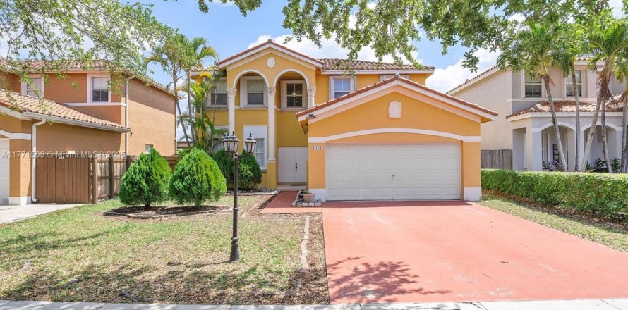 Дом в Майами, Флорида 5 спален, 220.92м2 № 1957547