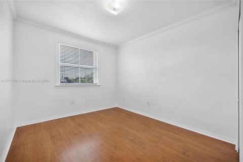 Снять в аренду виллу или дом в Майами, Флорида 5 спален, 220.92м2, № 1957547 - фото 29