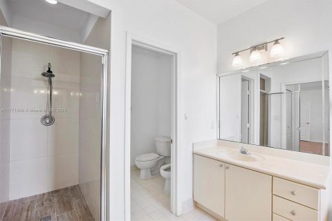 Снять в аренду виллу или дом в Майами, Флорида 5 спален, 220.92м2, № 1957547 - фото 27