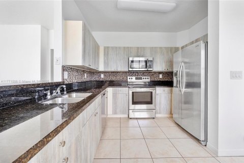 Снять в аренду виллу или дом в Майами, Флорида 5 спален, 220.92м2, № 1957547 - фото 6