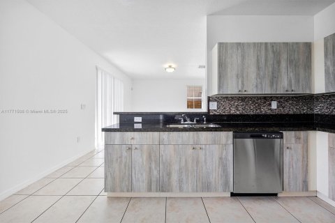 Снять в аренду виллу или дом в Майами, Флорида 5 спален, 220.92м2, № 1957547 - фото 4