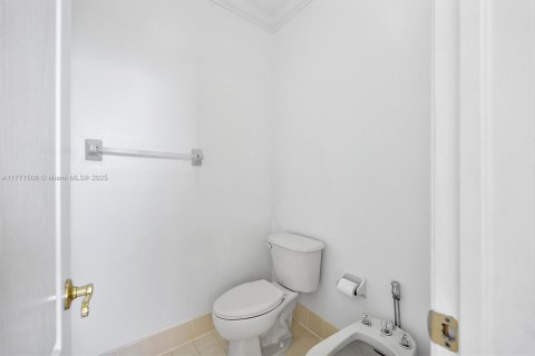 Снять в аренду виллу или дом в Майами, Флорида 5 спален, 220.92м2, № 1957547 - фото 28