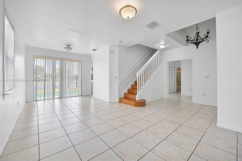 Снять в аренду виллу или дом в Майами, Флорида 5 спален, 220.92м2, № 1957547 - фото 12