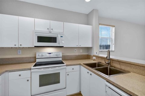 Casa en alquiler en Cutler Bay, Florida, 3 dormitorios, 197.51 m2 № 1992754 - foto 21