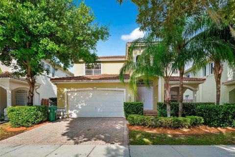 Casa en alquiler en Cutler Bay, Florida, 3 dormitorios, 197.51 m2 № 1992754 - foto 2