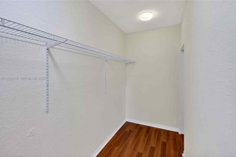 Casa en alquiler en Cutler Bay, Florida, 3 dormitorios, 197.51 m2 № 1992754 - foto 29