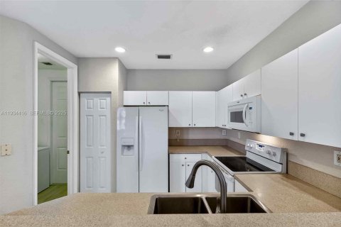 Casa en alquiler en Cutler Bay, Florida, 3 dormitorios, 197.51 m2 № 1992754 - foto 19