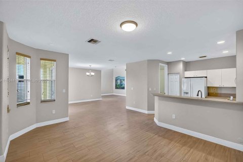 Casa en alquiler en Cutler Bay, Florida, 3 dormitorios, 197.51 m2 № 1992754 - foto 18