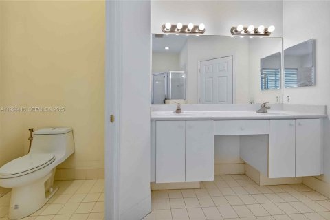 Casa en alquiler en Cutler Bay, Florida, 3 dormitorios, 197.51 m2 № 1992754 - foto 30