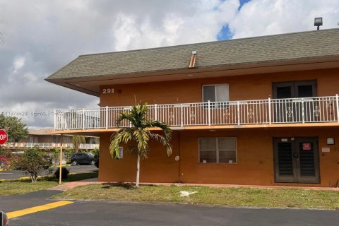 Condo in Miami Gardens, Florida, 2 bedrooms  № 2044437