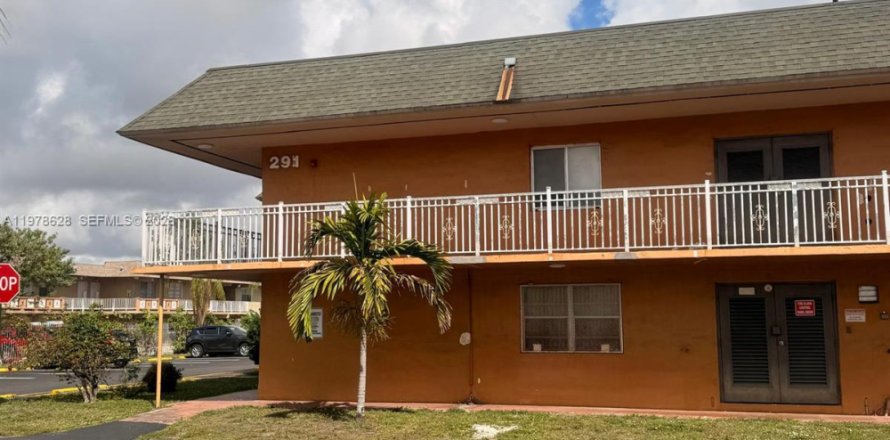 Condo in Miami Gardens, Florida, 2 bedrooms  № 2044437