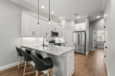 Townhouse in Saint Petersburg, Florida 3 bedrooms, 178.37 sq.m. № 1866784 - photo 16