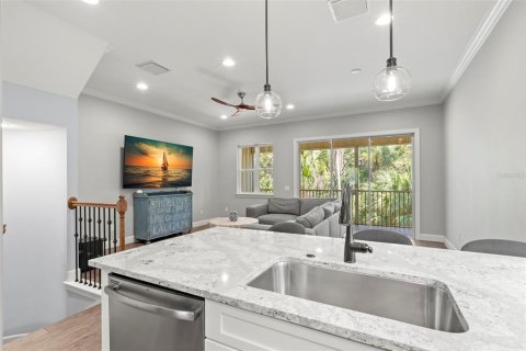 Townhouse in Saint Petersburg, Florida 3 bedrooms, 178.37 sq.m. № 1866784 - photo 19