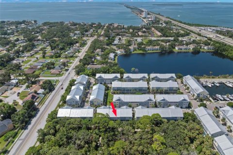 Townhouse in Saint Petersburg, Florida 3 bedrooms, 178.37 sq.m. № 1866784 - photo 2