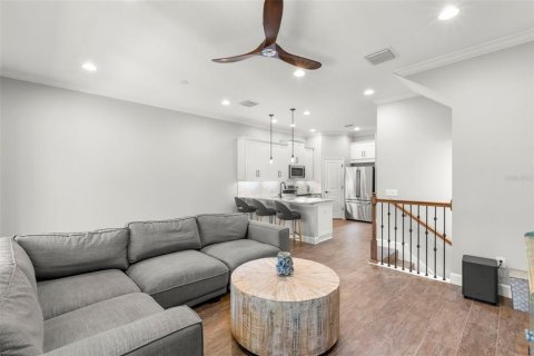 Townhouse in Saint Petersburg, Florida 3 bedrooms, 178.37 sq.m. № 1866784 - photo 14