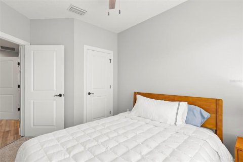 Townhouse in Saint Petersburg, Florida 3 bedrooms, 178.37 sq.m. № 1866784 - photo 30