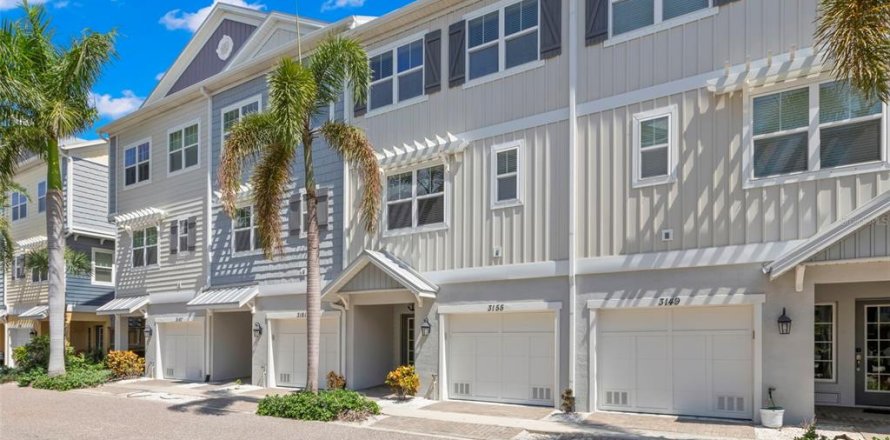 Townhouse in Saint Petersburg, Florida 3 bedrooms, 178.37 sq.m. № 1866784