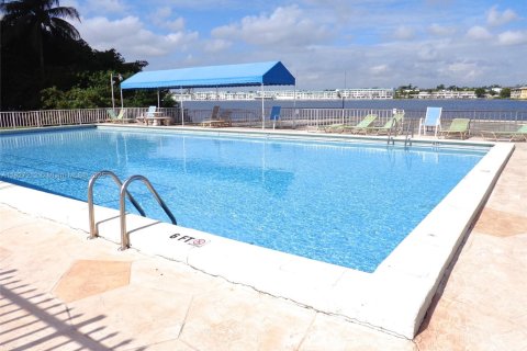 Condominio en venta en Miami, Florida, 1 dormitorio, 74.41 m2 № 1799468 - foto 2