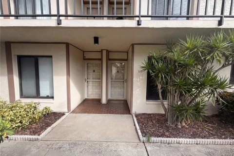 Condo in Saint Petersburg, Florida, 2 bedrooms № 2207217 - photo 3