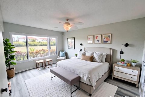 Condo in Saint Petersburg, Florida, 2 bedrooms № 2207217 - photo 15