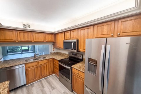 Condo in Saint Petersburg, Florida, 2 bedrooms № 2207217 - photo 5