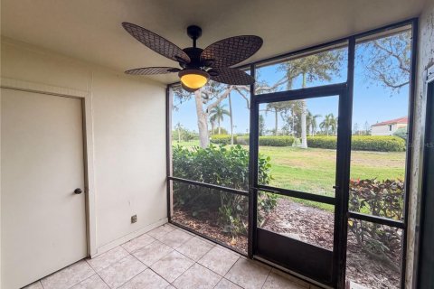 Condo in Saint Petersburg, Florida, 2 bedrooms № 2207217 - photo 25