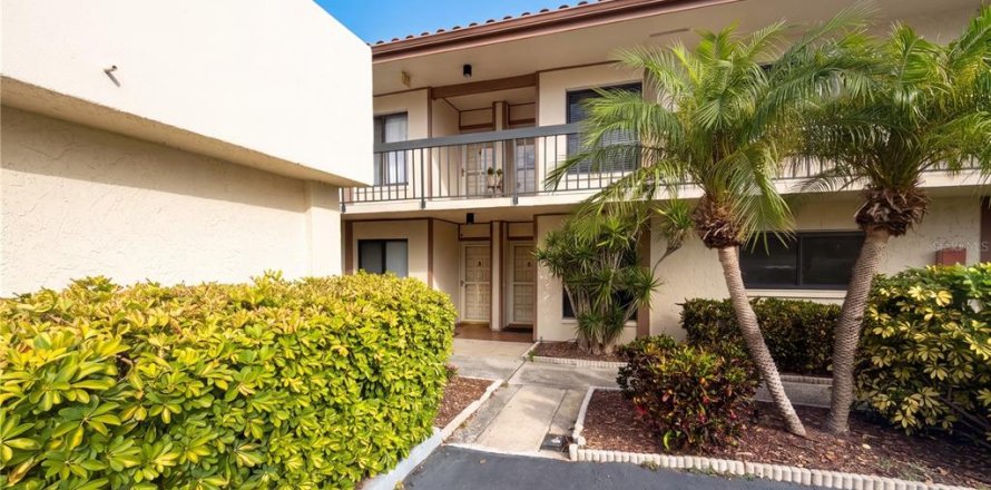 Condo in Saint Petersburg, Florida, 2 bedrooms № 2207217
