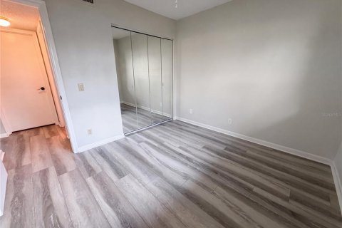 Condo in Saint Petersburg, Florida, 2 bedrooms № 2207217 - photo 18