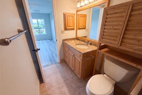 Condo in Saint Petersburg, Florida, 2 bedrooms № 2207217 - photo 21