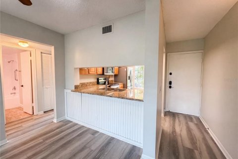 Condo in Saint Petersburg, Florida, 2 bedrooms № 2207217 - photo 11