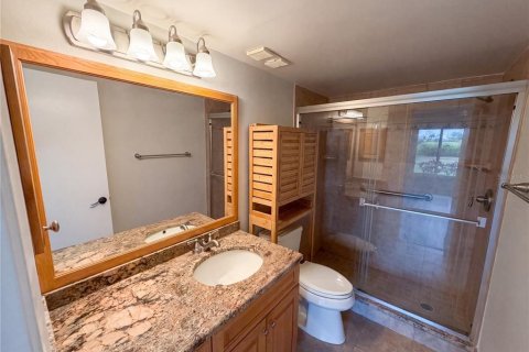 Condo in Saint Petersburg, Florida, 2 bedrooms № 2207217 - photo 19