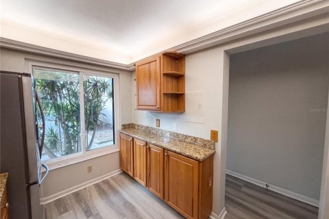 Condo in Saint Petersburg, Florida, 2 bedrooms № 2207217 - photo 7