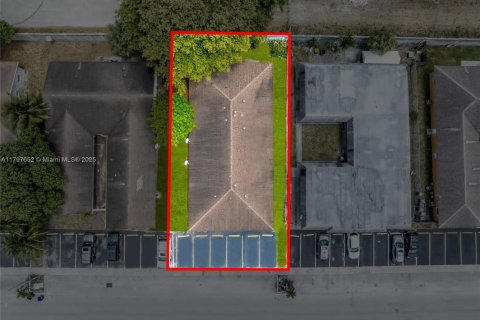 Купить коммерческую недвижимость в Лодердейл-Лейкс, Флорида 315.87м2, № 1861681 - фото 6
