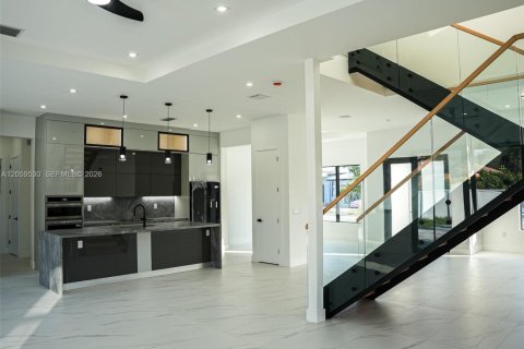 House in Davie, Florida 4 bedrooms, 337.05 sq.m. № 2259867 - photo 9