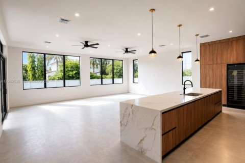 House in Davie, Florida 4 bedrooms, 337.05 sq.m. № 2259867 - photo 7