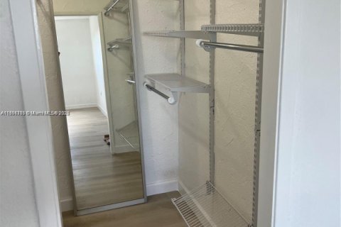 Condo in Miami Beach, Florida, 1 bedroom  № 1943662 - photo 9