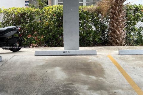 Condo in Miami Beach, Florida, 1 bedroom  № 1943662 - photo 14