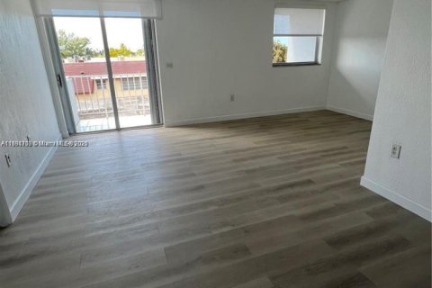 Condo in Miami Beach, Florida, 1 bedroom  № 1943662 - photo 5