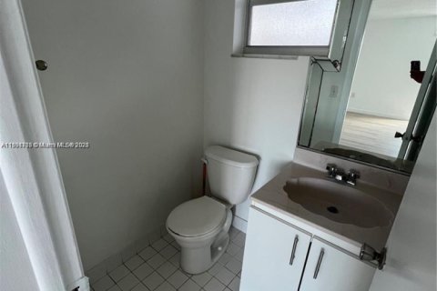 Condo in Miami Beach, Florida, 1 bedroom  № 1943662 - photo 12