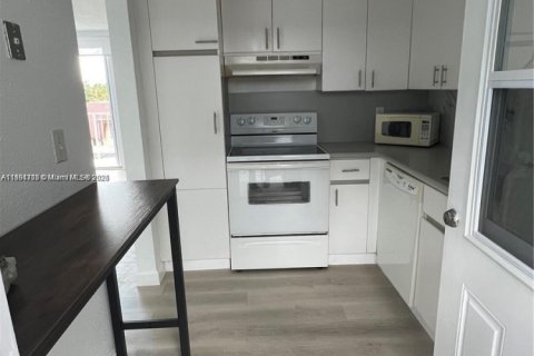 Condo in Miami Beach, Florida, 1 bedroom  № 1943662 - photo 6