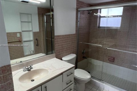 Condo in Miami Beach, Florida, 1 bedroom  № 1943662 - photo 11