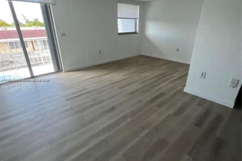 Condo in Miami Beach, Florida, 1 bedroom  № 1943662 - photo 2