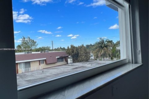 Condo in Miami Beach, Florida, 1 bedroom  № 1943662 - photo 8