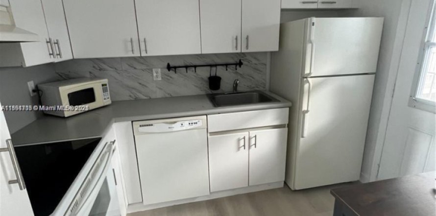 Condo in Miami Beach, Florida, 1 bedroom № 1943662