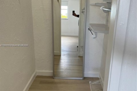 Condo in Miami Beach, Florida, 1 bedroom  № 1943662 - photo 10