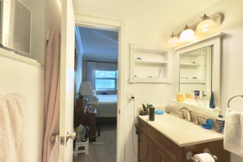 Condo in Fort Lauderdale, Florida, 1 bedroom № 2177353 - photo 22