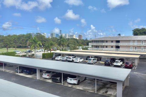 Condo in Fort Lauderdale, Florida, 1 bedroom № 2177353 - photo 12